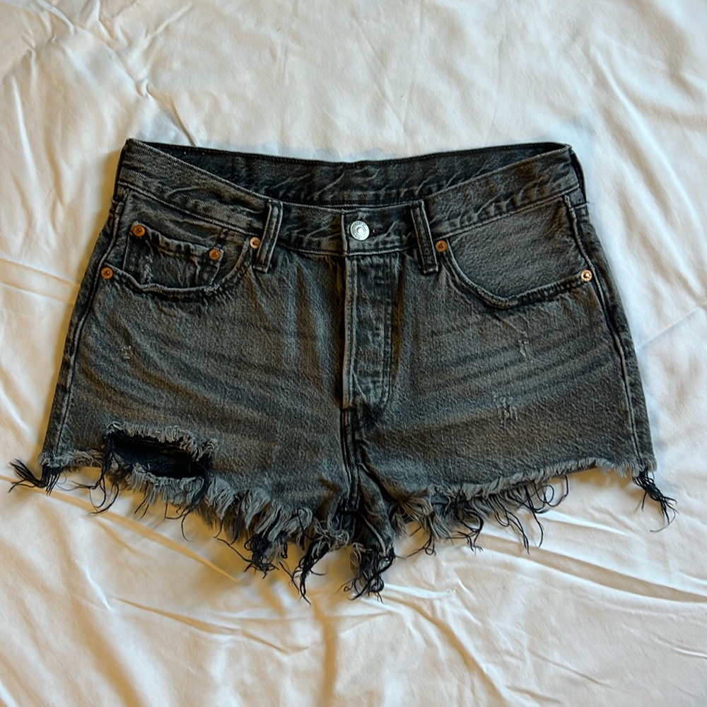Levi 501 shorts - black, button front closure, size 28